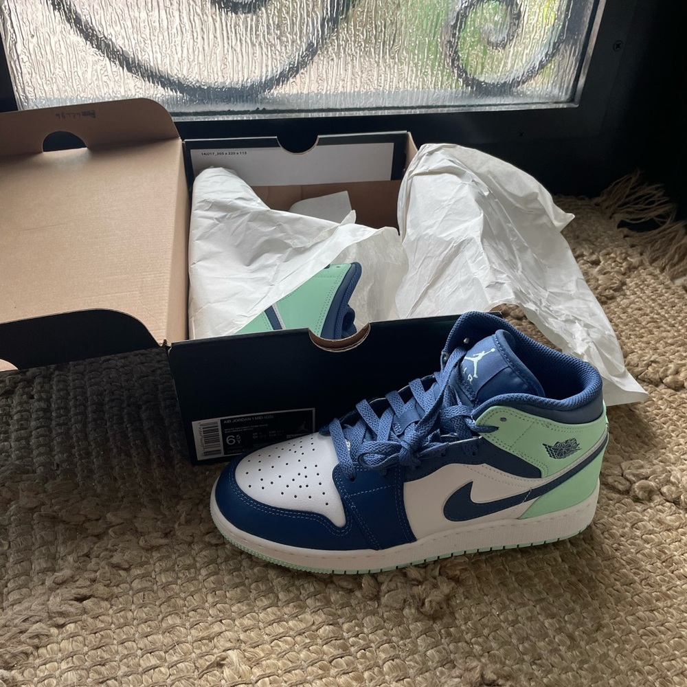 Air Jordan 1 Mid 'Mystic Navy/MintSneakers Size 6.5 Y Big Kids/8 W NIB - Picture 2 of 8